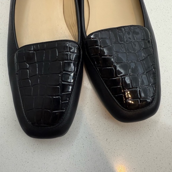 Bandolino Black Croc-Patterned Loafers - Picture 2 of 10